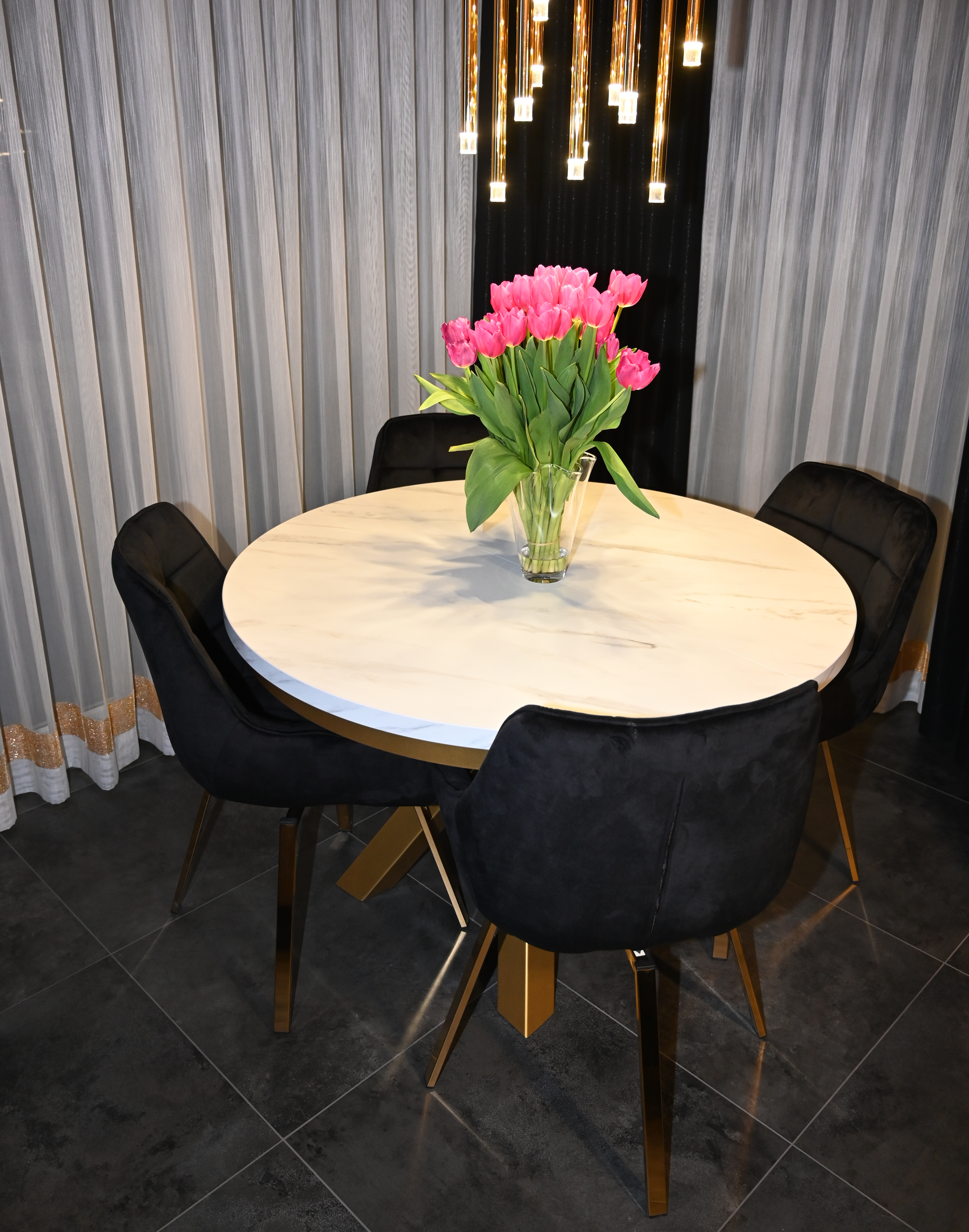 Rundt spisebord 8 personer