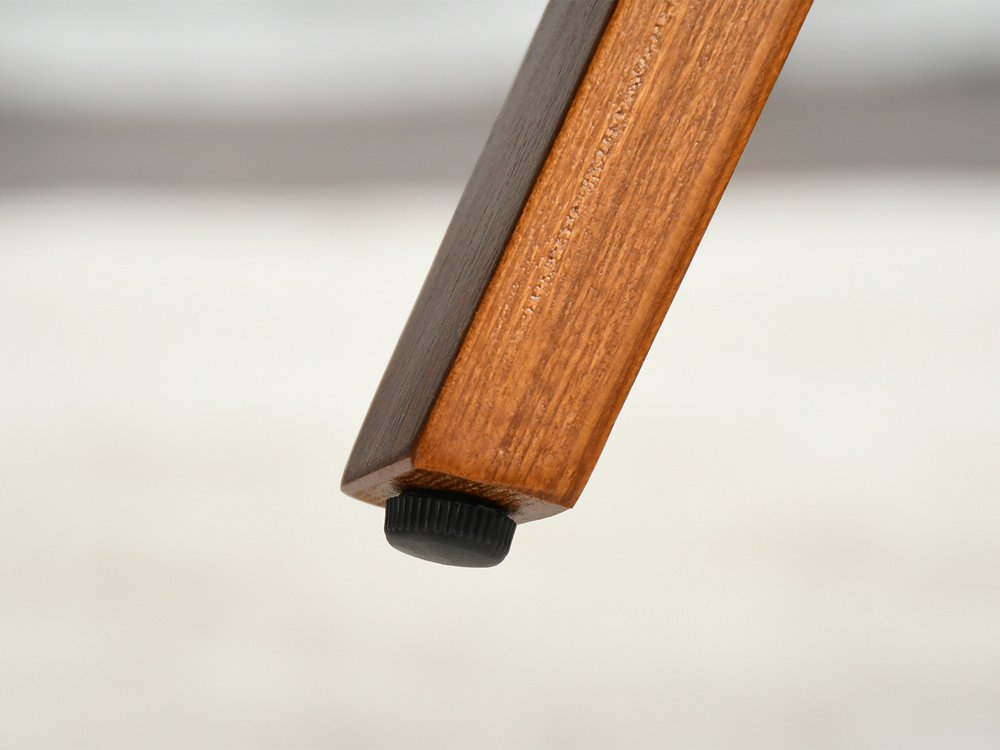 Velourstol med ben i beige valnød ARIA