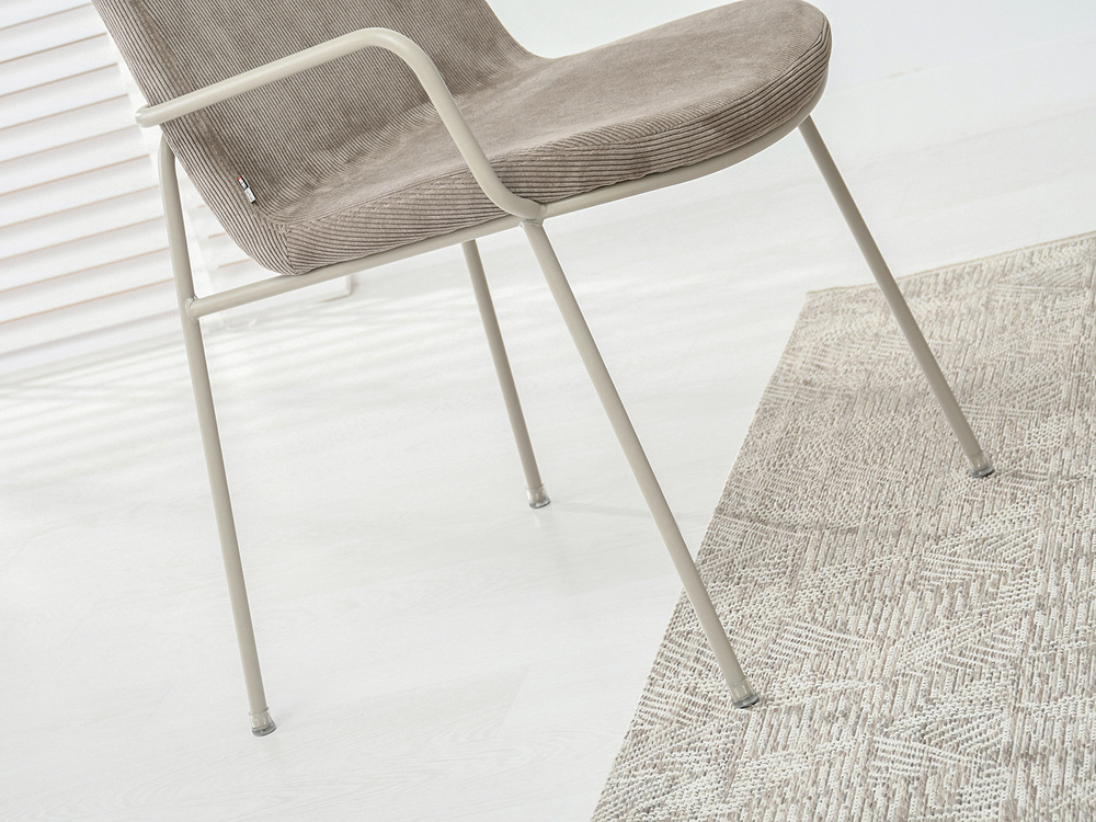 Fløjlsstol mørk beige/beige ben ULRIK