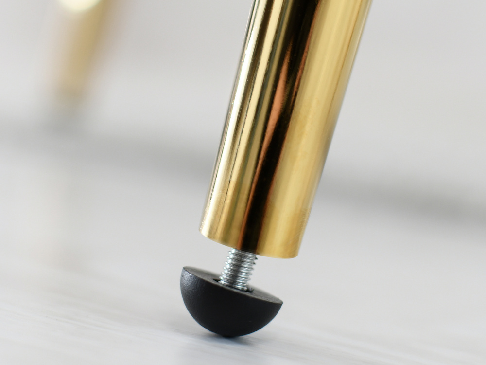 Cremefarvet velourstol med gyldne ben LUCY