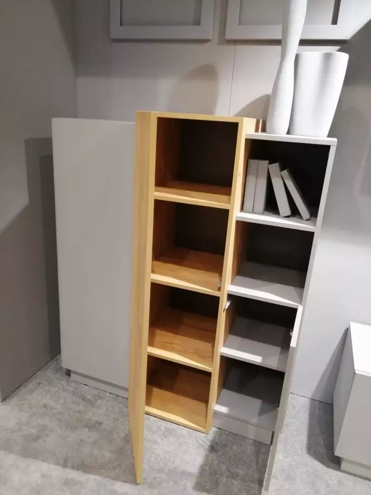 Hvid høj kommode 3D