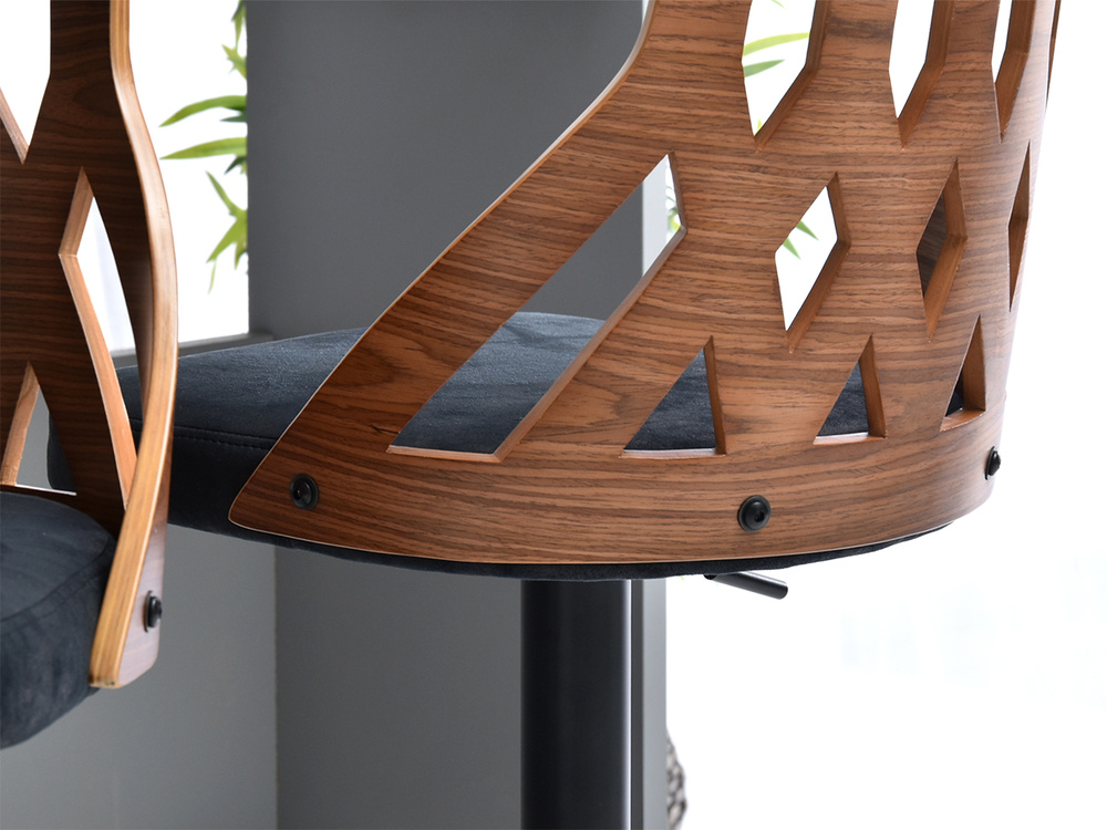 Hocker i sort/valnød med sorte ben Hocker i valnød