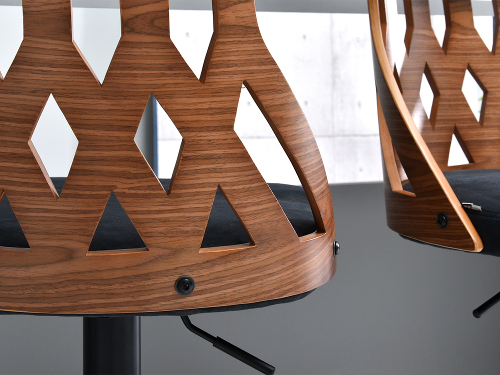 Hocker i sort/valnød med sorte ben Hocker i valnød