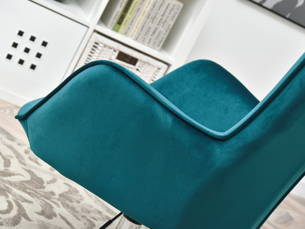 Lænestol i turkis velour med TRINI-ben i krom