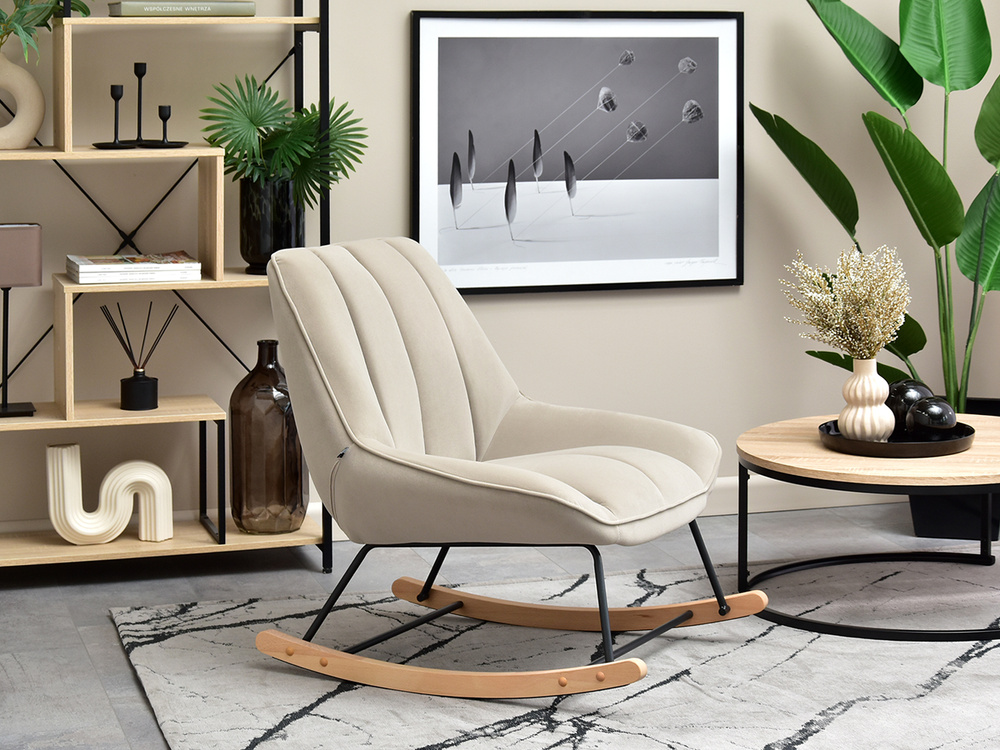 Beige velourlænestol med sorte ben BERTA