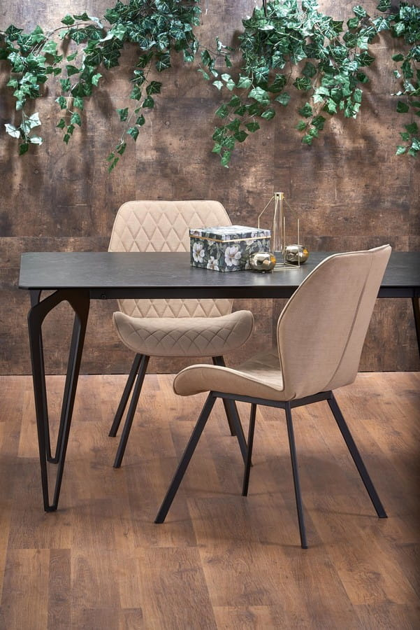 Komfortabel stol til stue beige/ sort K360