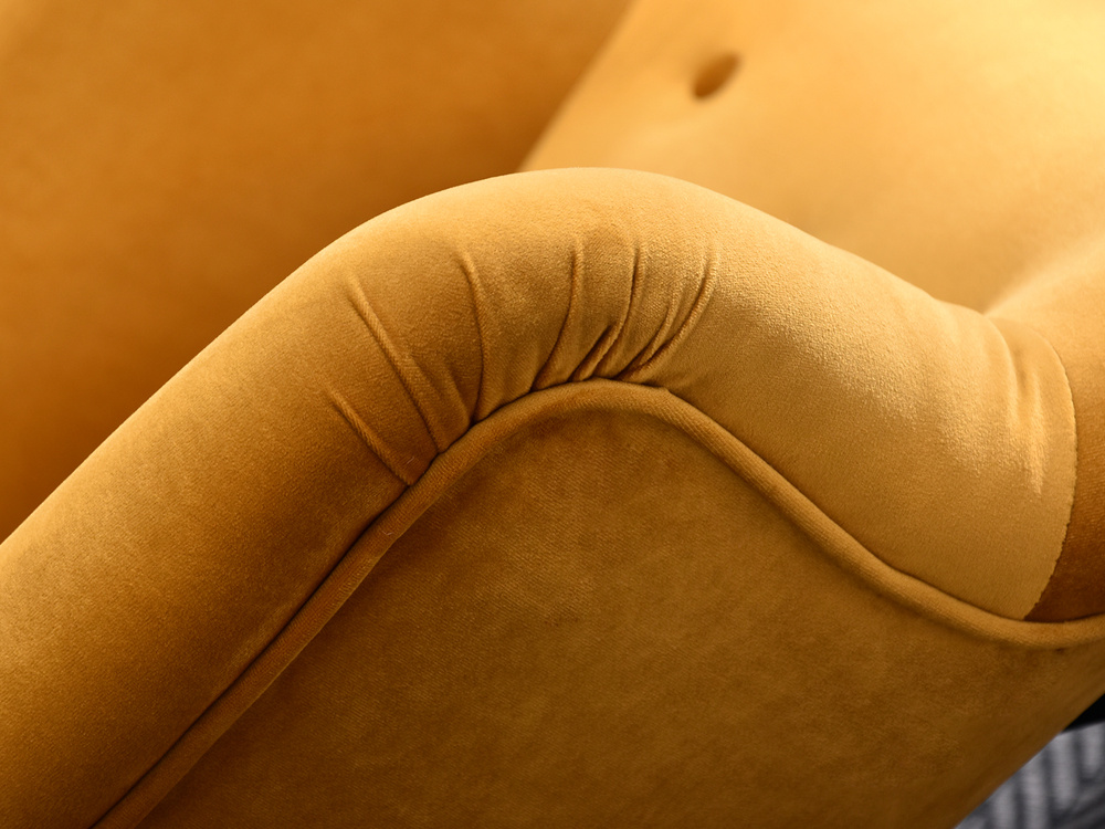 Lænestol i honningvelour med sorte ben DALTON