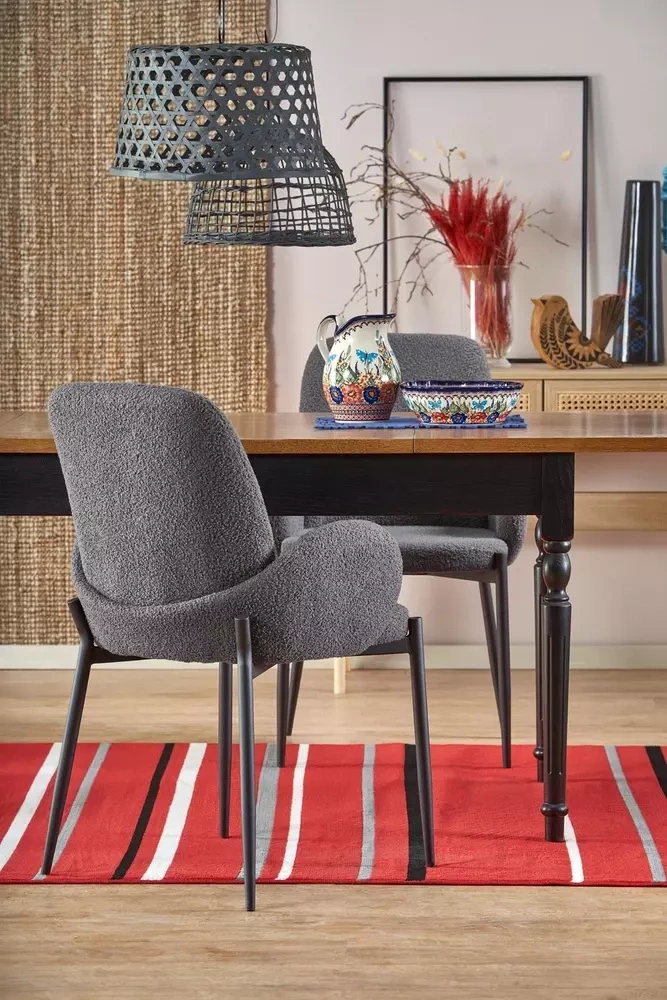 Grå spisestuestol med armlæn K477