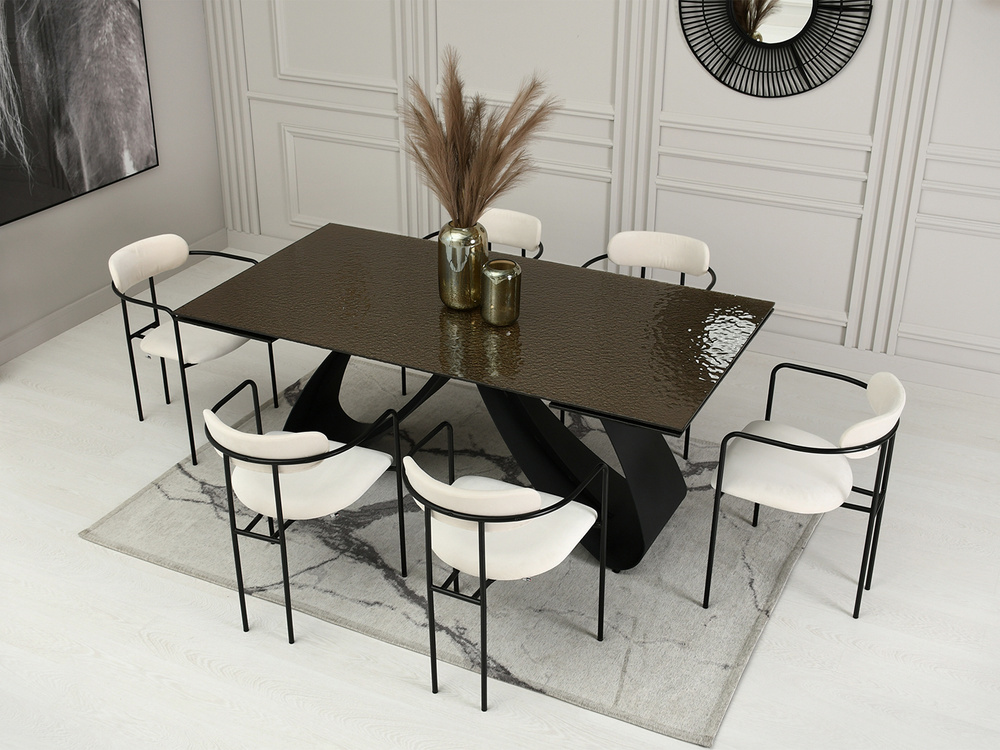 Cremefarvet velourstol med sorte ben MALAGA