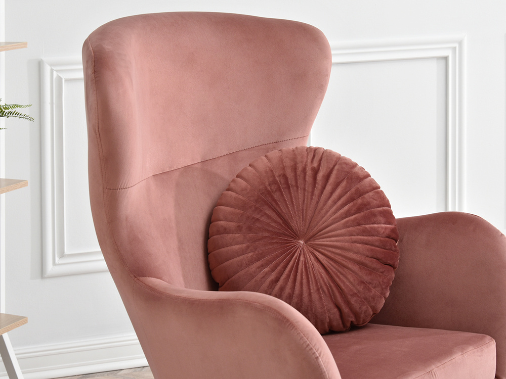 Lænestol i puddervelour med ben i bøg LETA