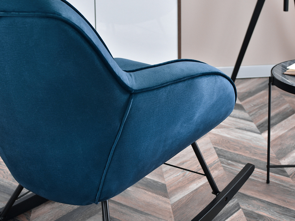 Velourlænestol marineblå sorte ben COCO