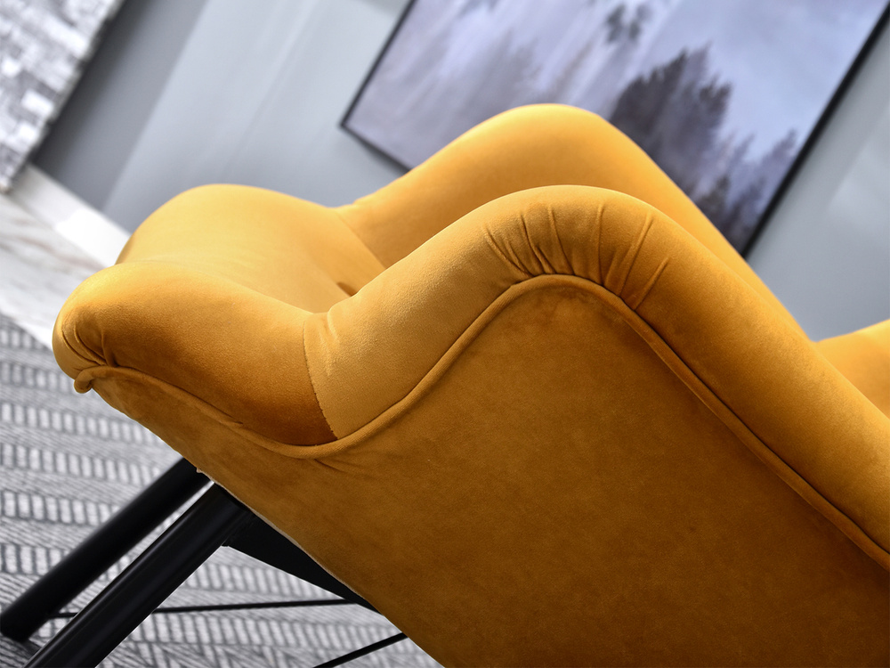 Lænestol i honningvelour med sorte ben DALTON