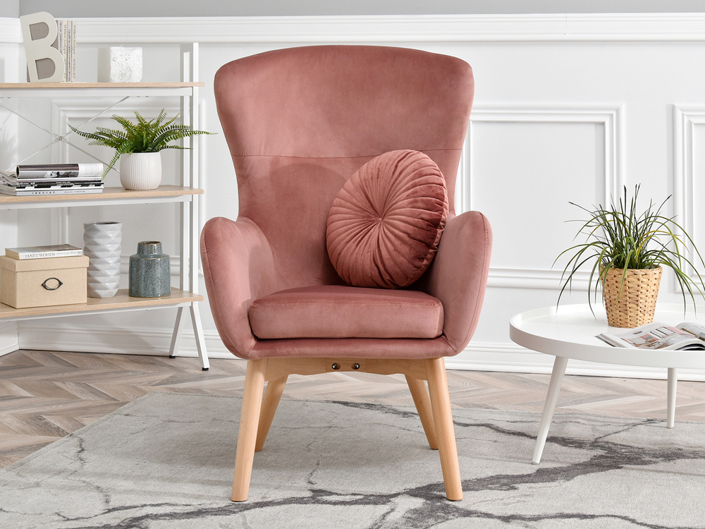Lænestol i puddervelour med ben i bøg LETA
