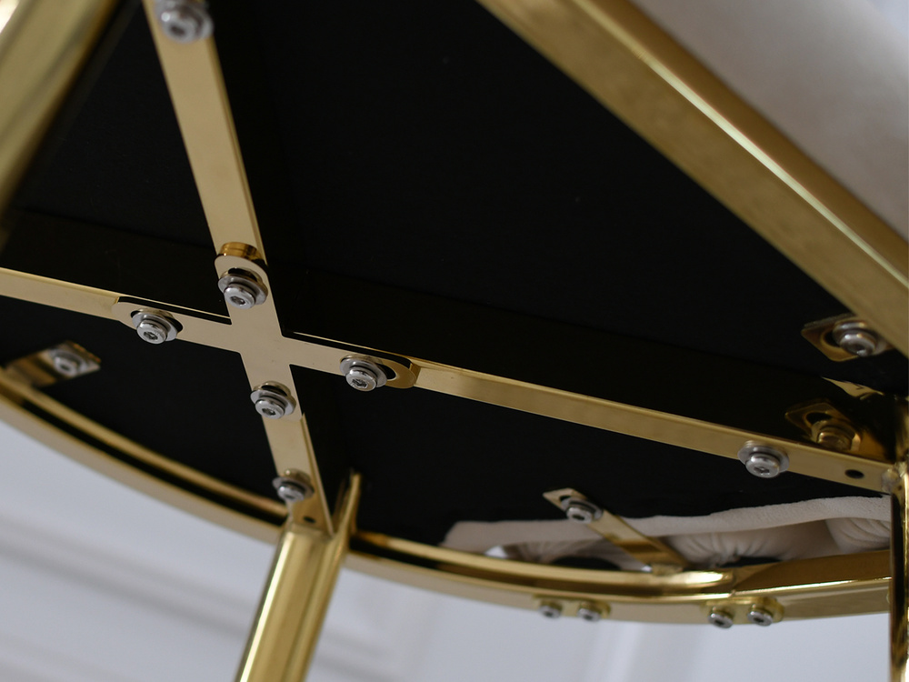 Cremefarvet velourstol med gyldne ben LUCY