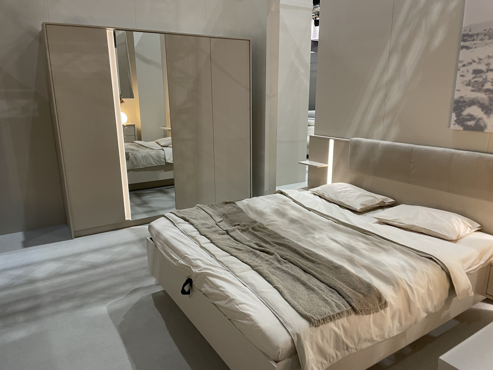 Seng med natborde DAST