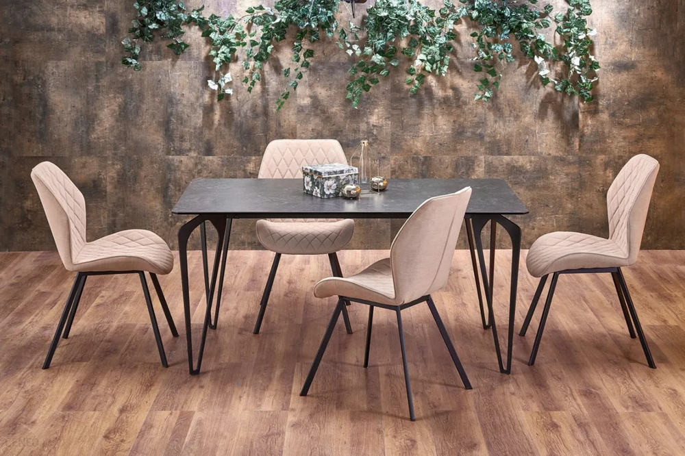 Komfortabel stol til stue beige/ sort K360