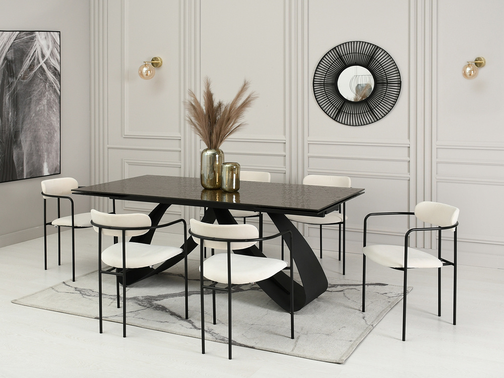 Cremefarvet velourstol med sorte ben MALAGA