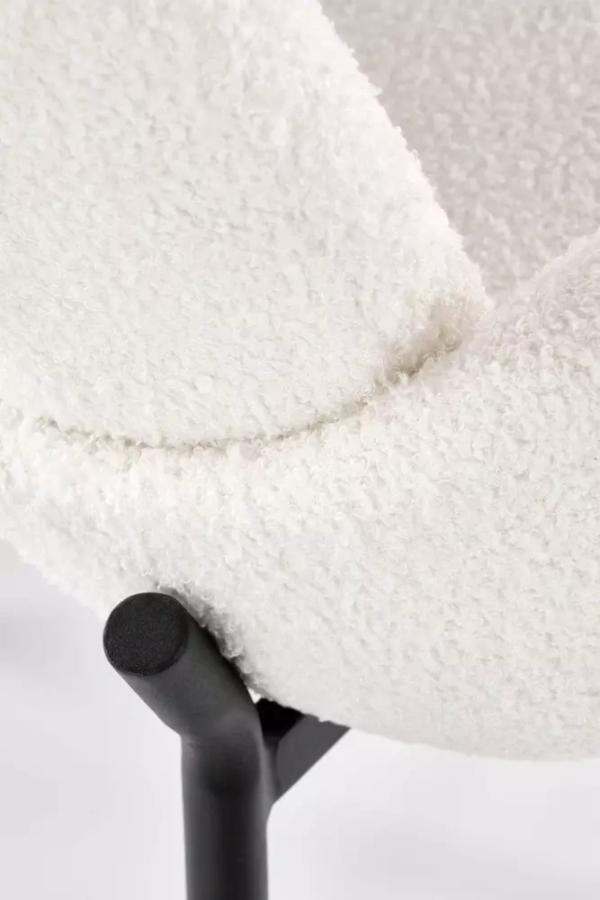 Beige spisestuestol med armlæn K477