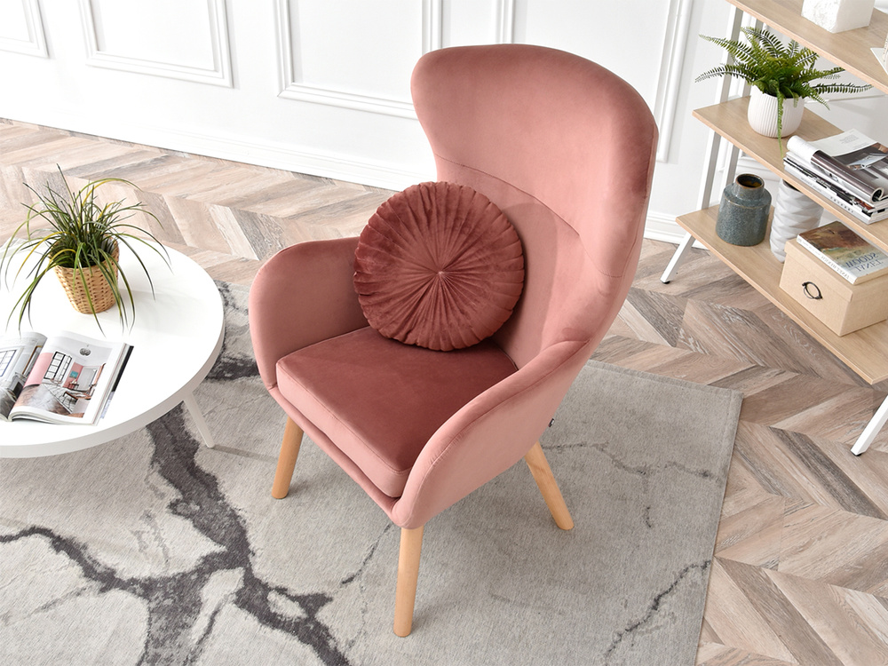 Lænestol i puddervelour med ben i bøg LETA