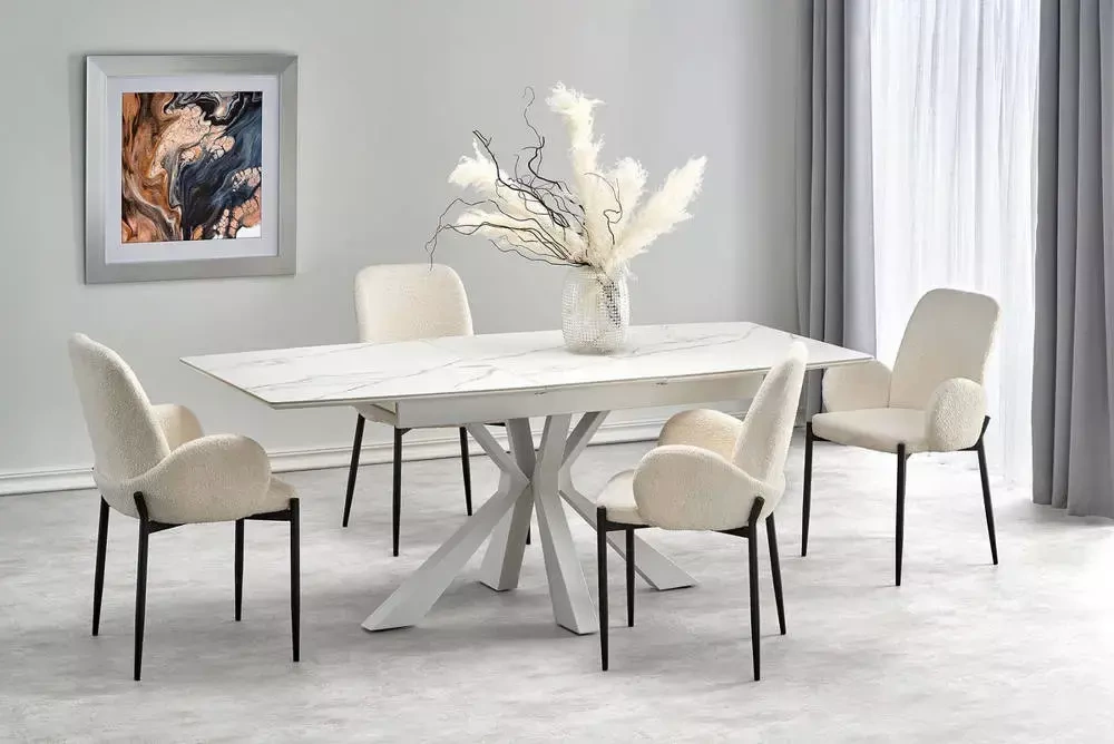 Beige spisestuestol med armlæn K477