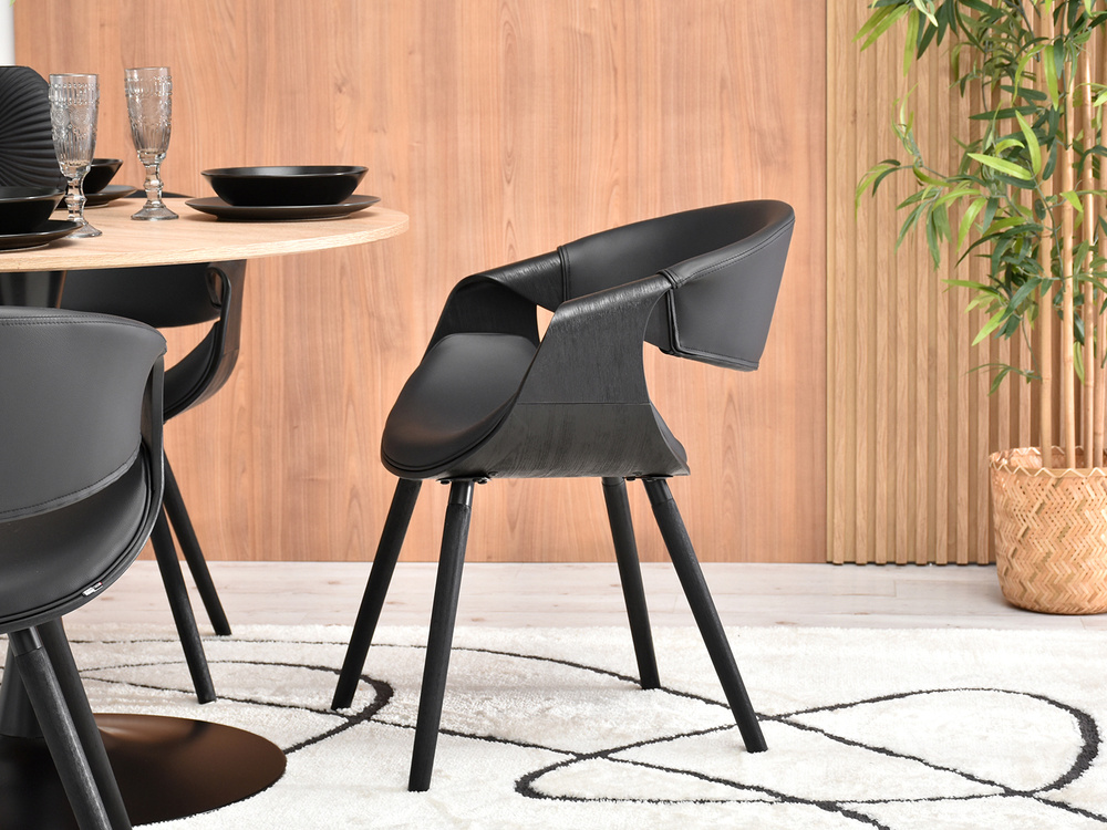 Moderne stol sort sæde/sorte træben BENT