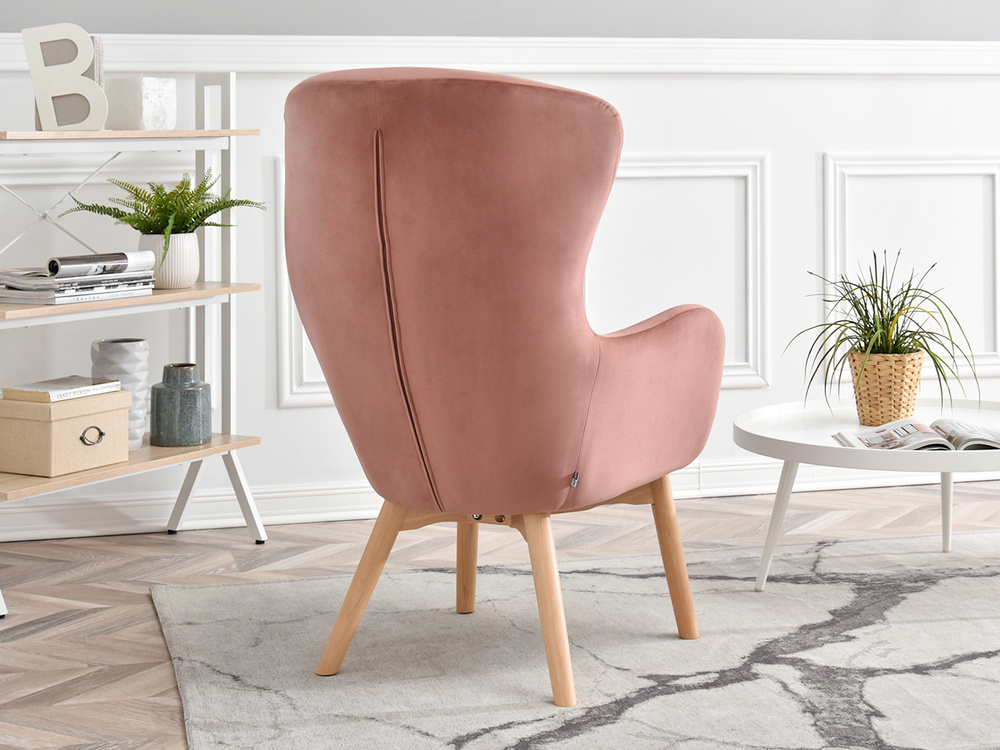 Lænestol i puddervelour med ben i bøg LETA