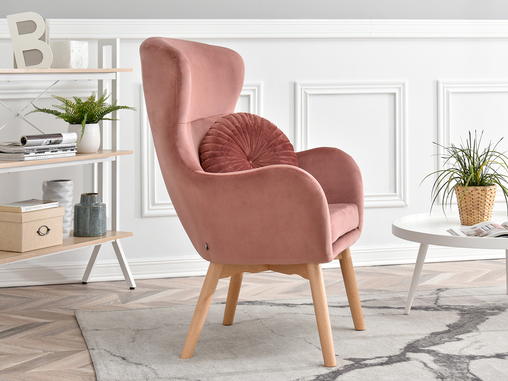 Lænestol i puddervelour med ben i bøg LETA