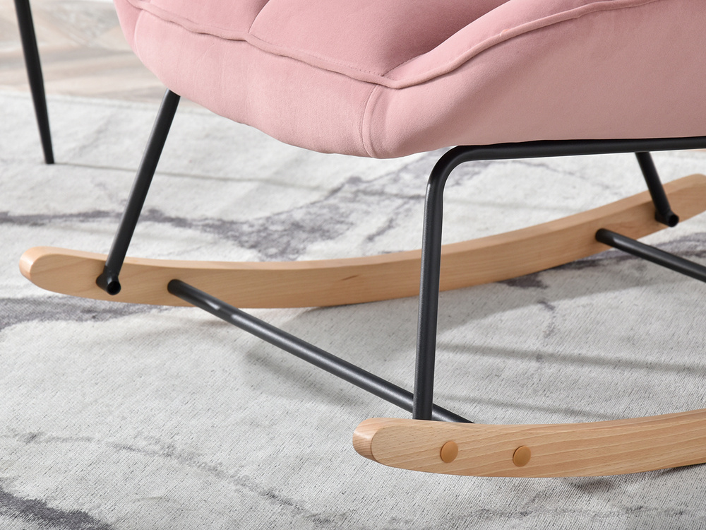 Lyserød velourlænestol med sorte ben BERTA