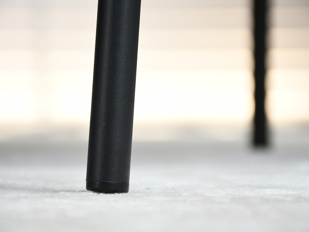 Polstret stol mørk beige/sorte ben MAREN