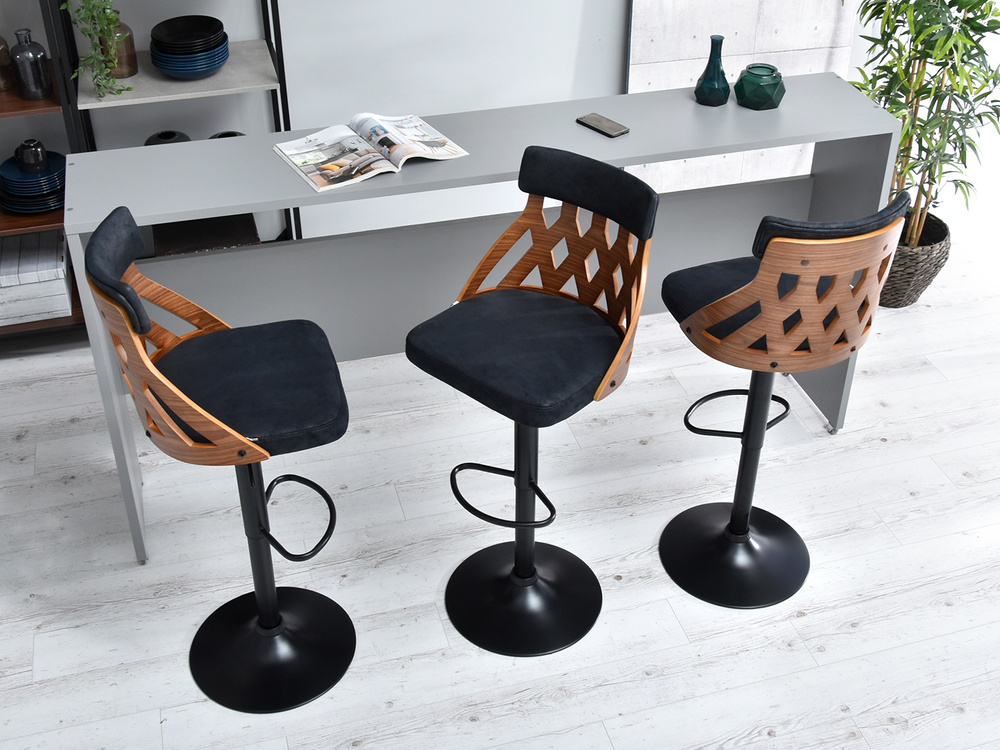 Hocker i sort/valnød med sorte ben Hocker i valnød