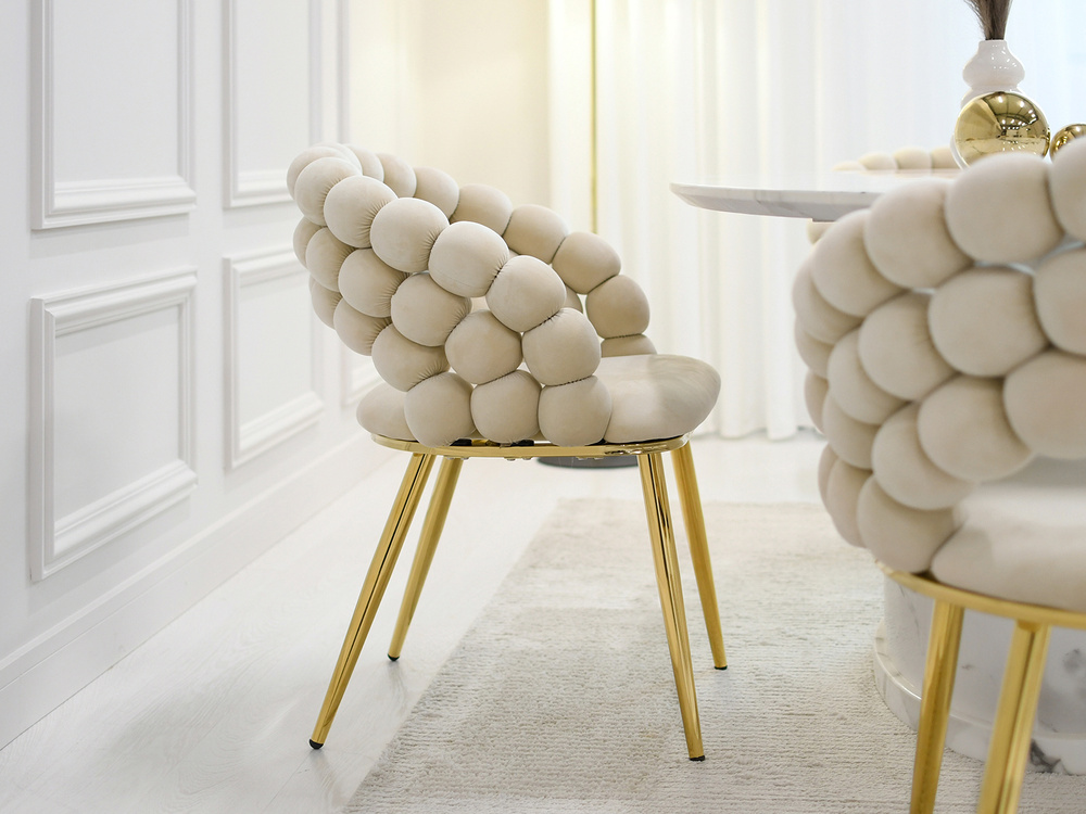 Cremefarvet velourstol med gyldne ben LUCY