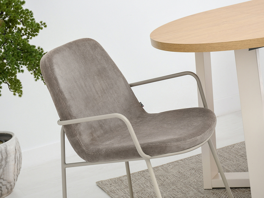 Fløjlsstol mørk beige/beige ben ULRIK