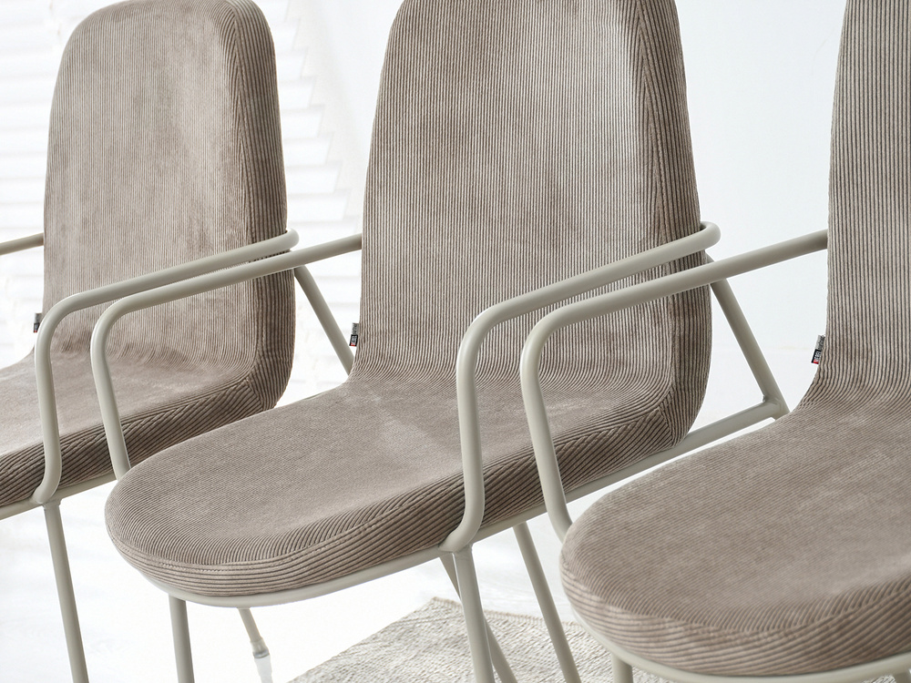 Fløjlsstol mørk beige/beige ben ULRIK